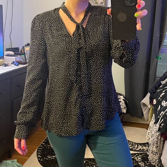 Lulu’s Polka Dot Blouse Neck Tie Detail - Picture 2 of 4